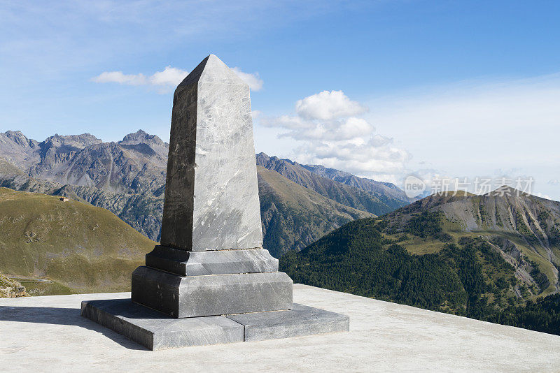 法国阿尔卑斯山的纪念碑，Col de la Bonnette